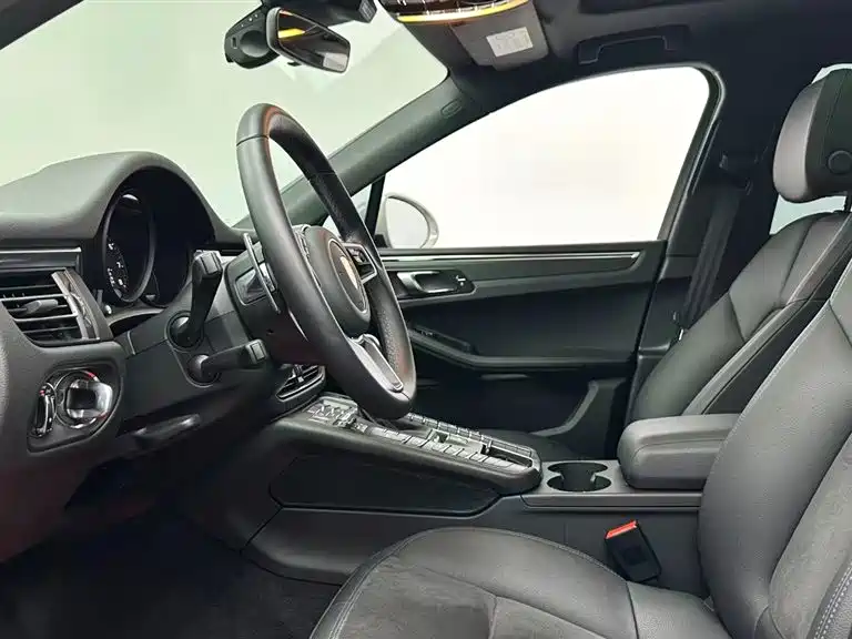 Porsche Macan 2021 — фото 9