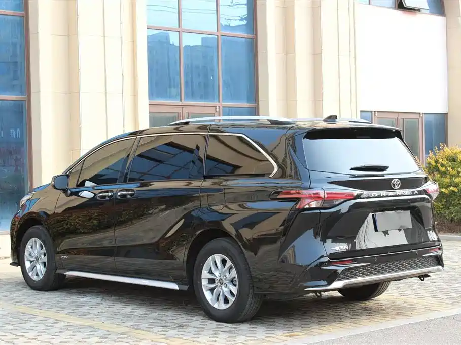 Toyota Granvia 2025 — фото 27