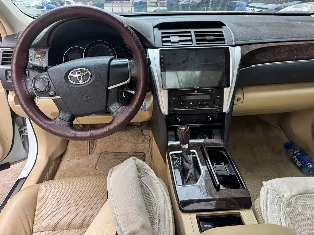 Toyota Camry 2017 — фото 9