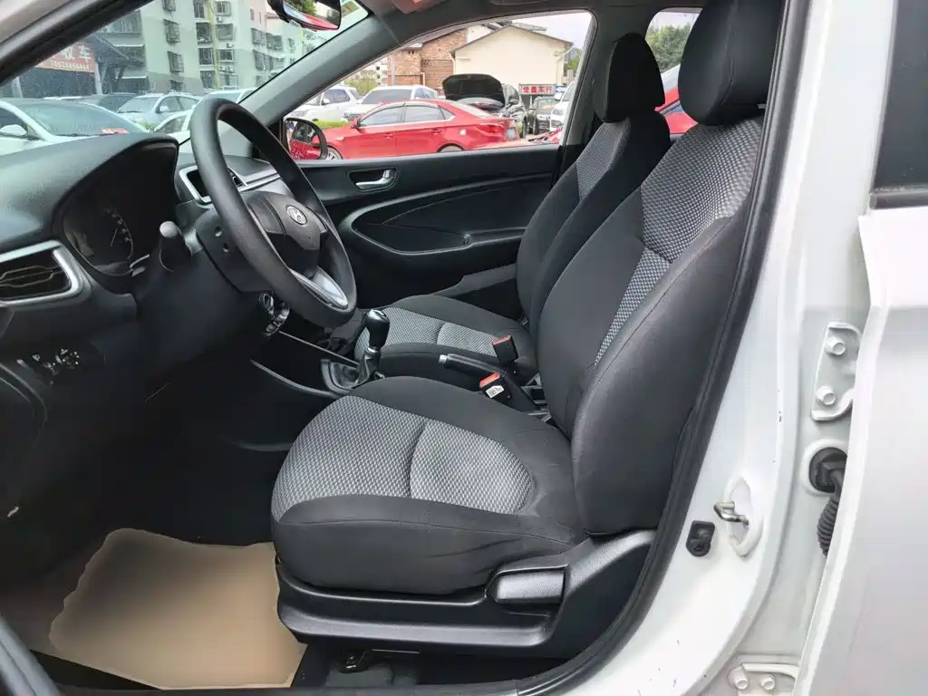 Hyundai Verna 2018 — фото 15