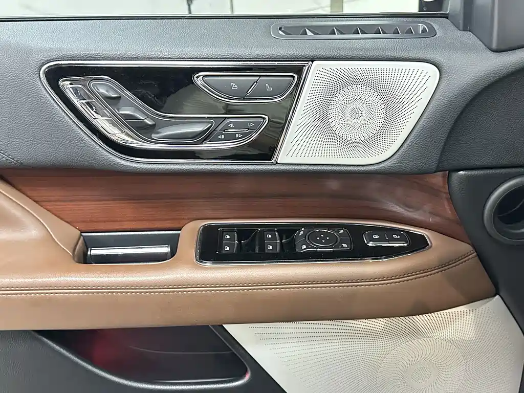 Lincoln Navigator 2023 — фото 22