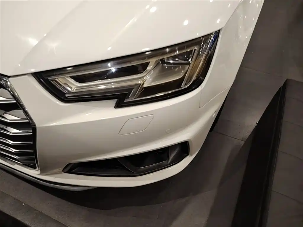 Audi A4L 2019 — фото 24