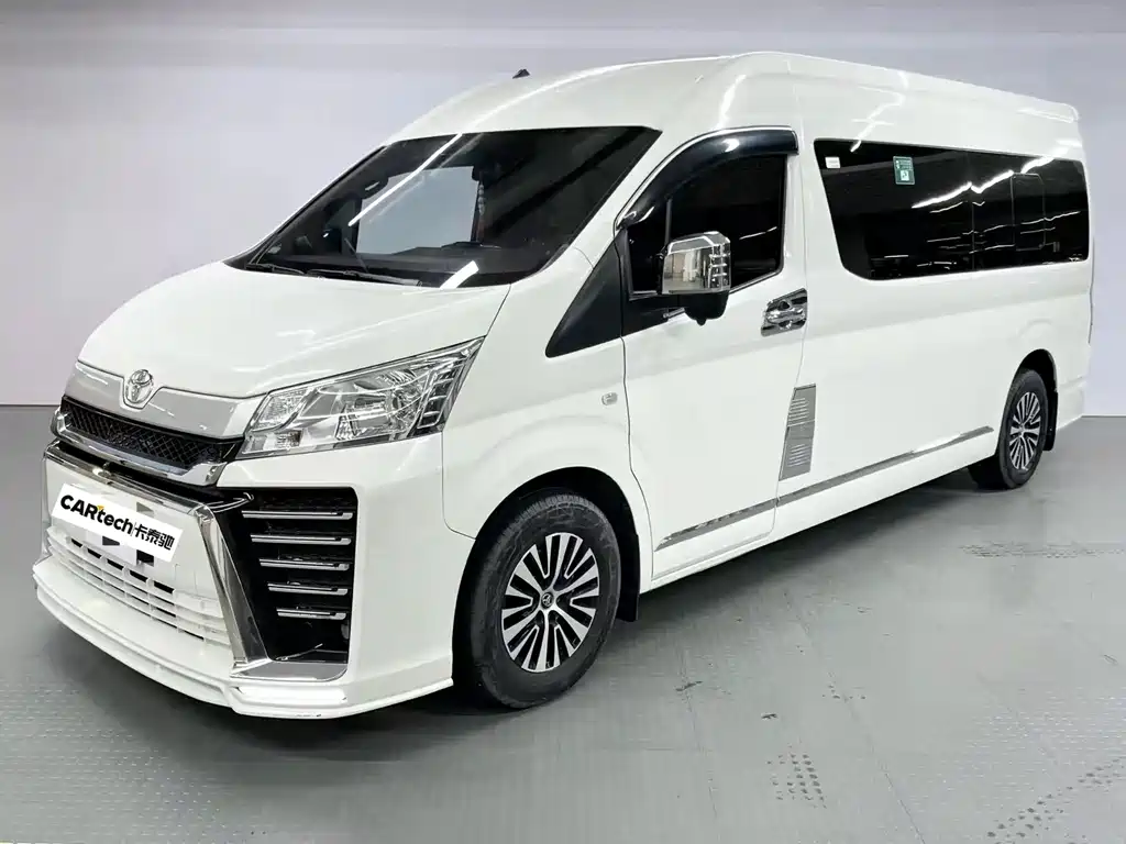 Toyota Hiace 2023 — фото 1