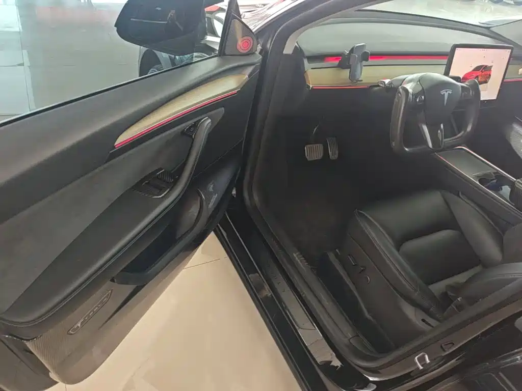 Tesla Model Y 2023 — фото 16