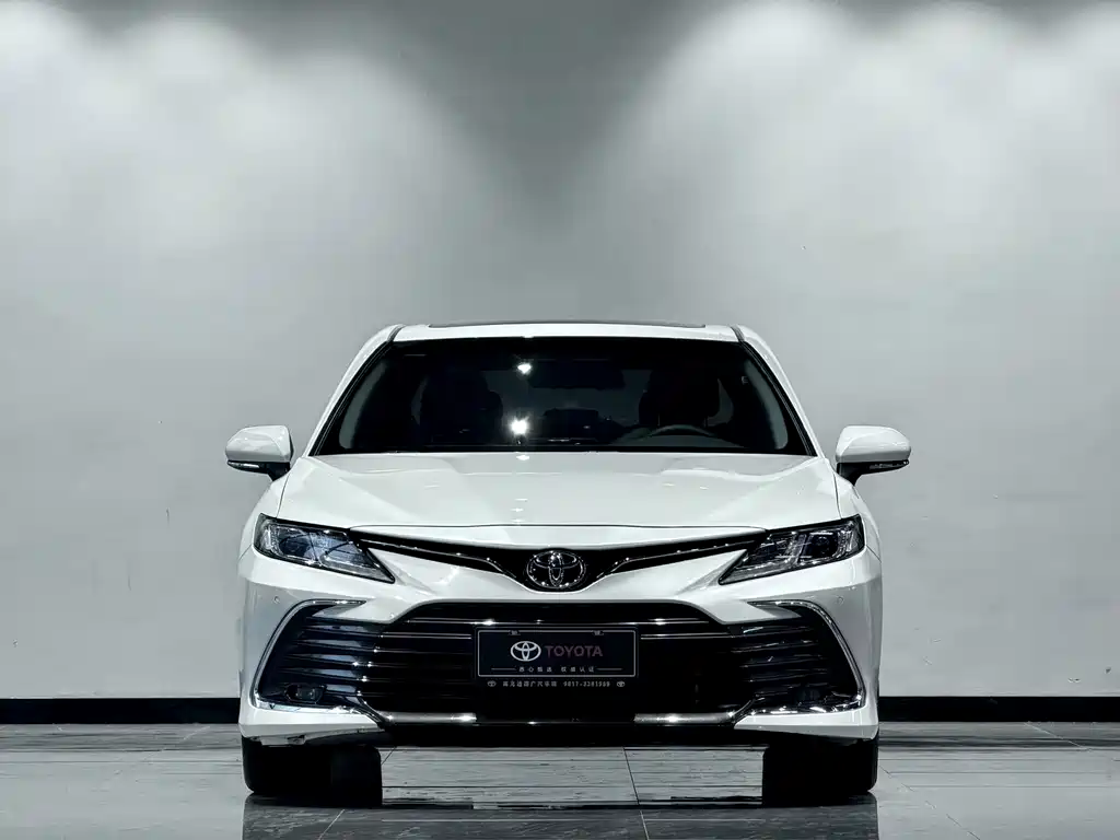 Toyota Camry 2022 — фото 2