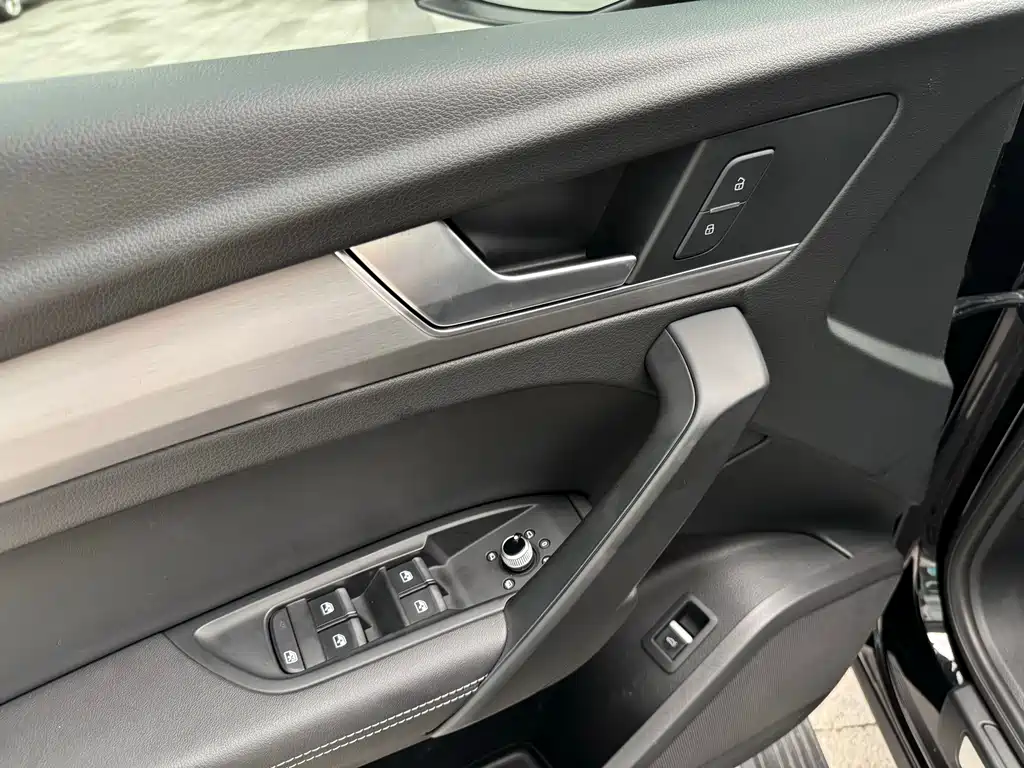 Audi Q5L 2022 — фото 30