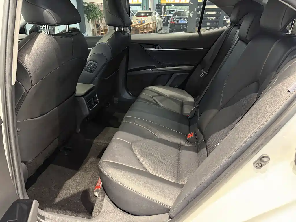 Toyota Camry 2022 — фото 12