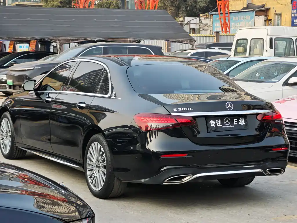Mercedes-Benz E-Class 2022 — фото 20