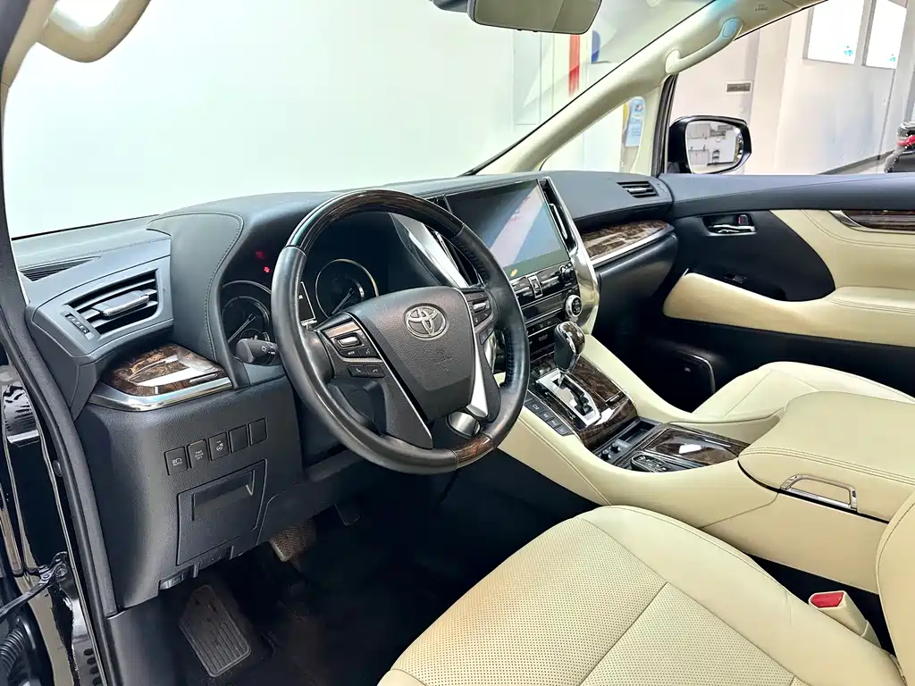 Toyota Alphard 2022 — фото 8