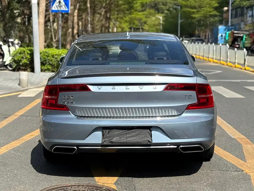 Volvo S90 2018 — фото 19
