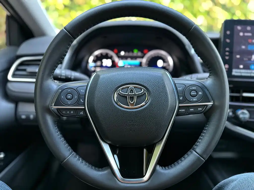 Toyota Camry 2024 — фото 9