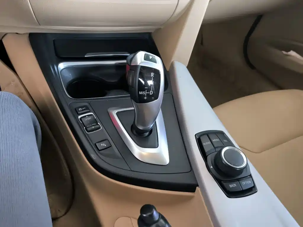 BMW 3 Series 2015 — фото 10
