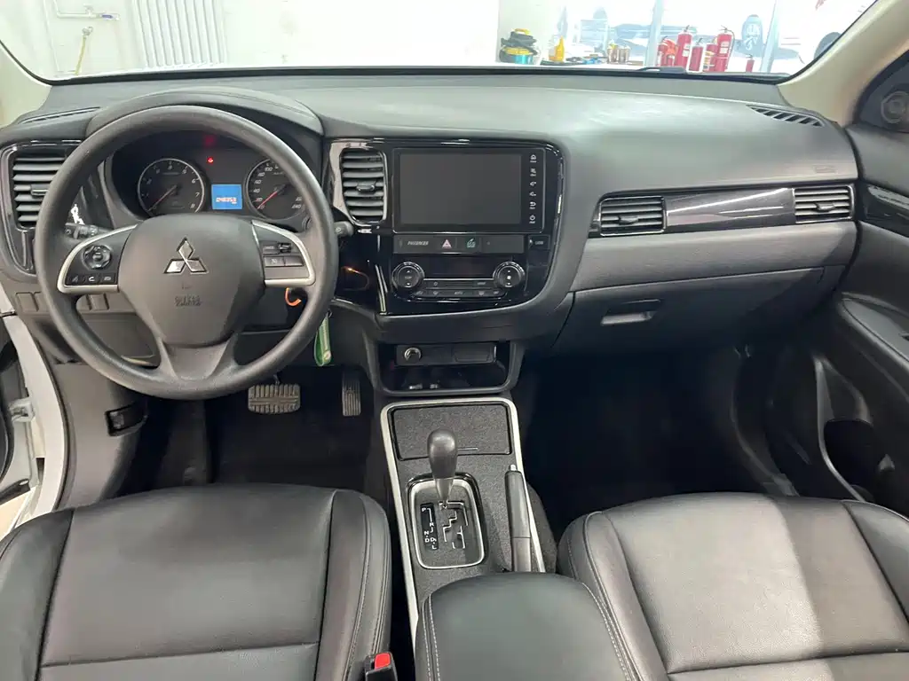 Mitsubishi Outlander 2022 — фото 10