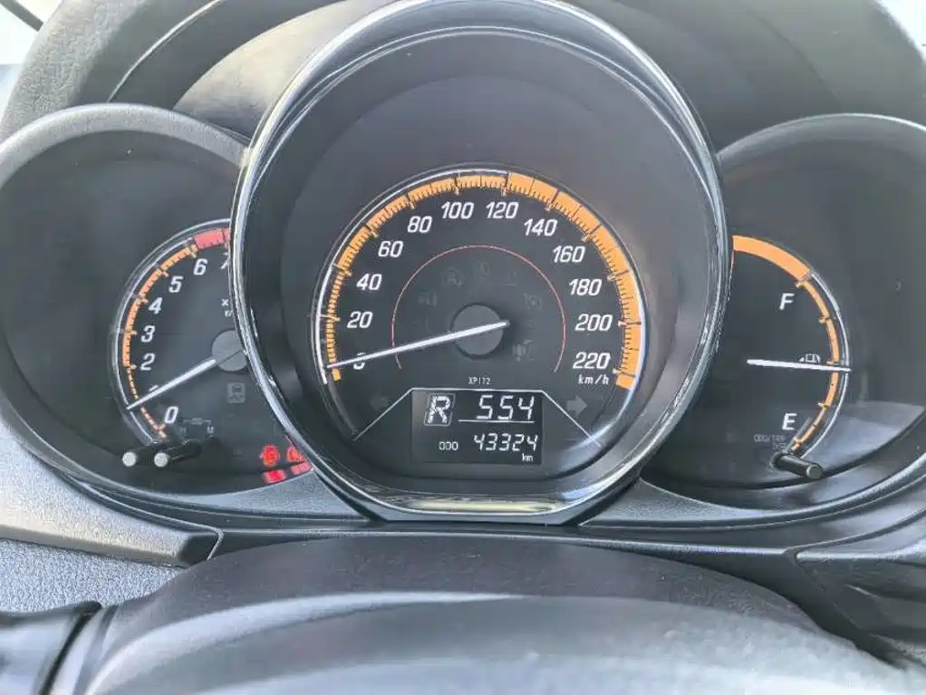 Toyota Yaris L 2022 — фото 12