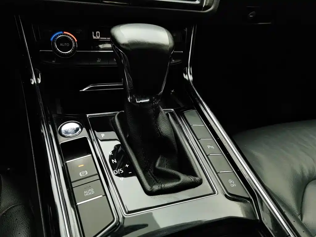 Volkswagen Phideon 2018 — фото 13