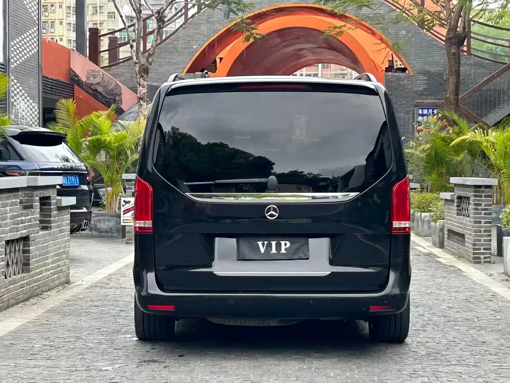 Mercedes-Benz V-Class 2022 — фото 15
