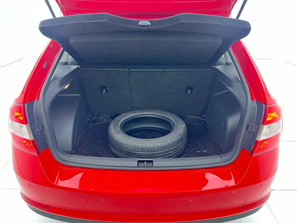 Skoda Rapid Spaceback 2016 — фото 20