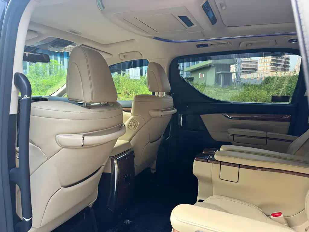 Toyota Alphard 2018 — фото 11
