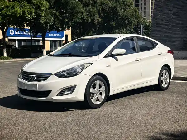 Hyundai Elantra Langdong 2012