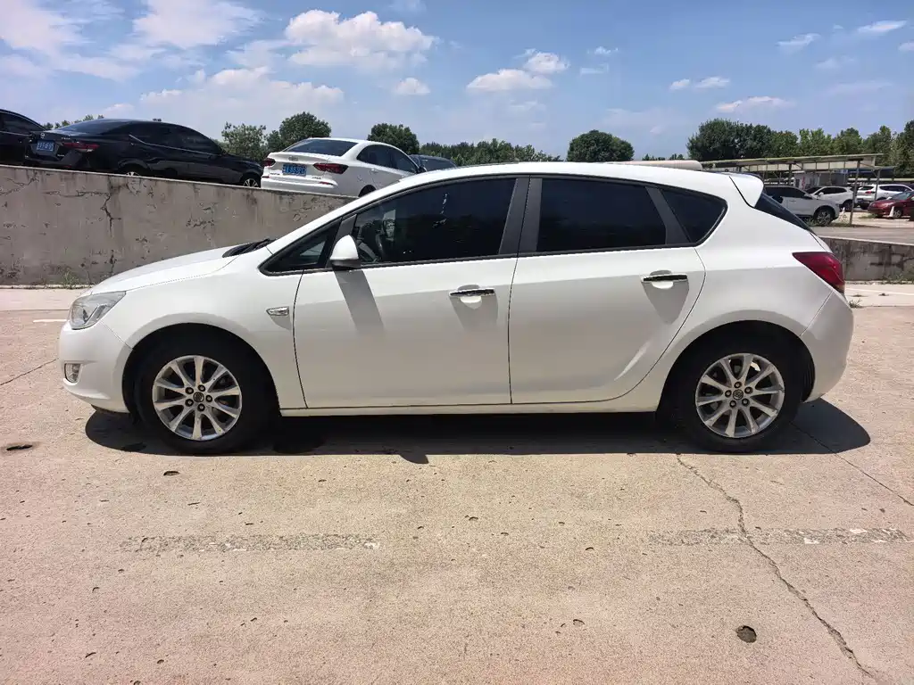 Buick Excelle 2012
