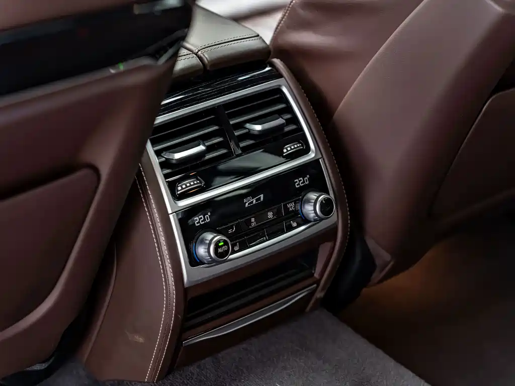 BMW 7 Series 2021 — фото 12