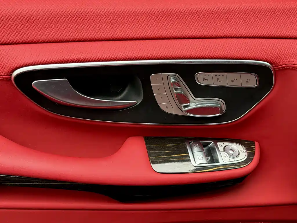 Mercedes-Benz V-Class 2023 — фото 15