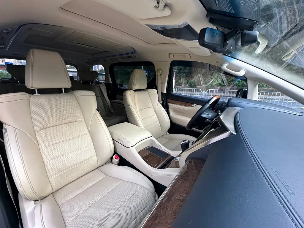 Toyota Alphard 2018 — фото 16