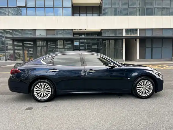 Infiniti Q70 2017