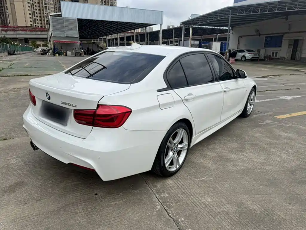 BMW 3 Series 2019 — фото 22