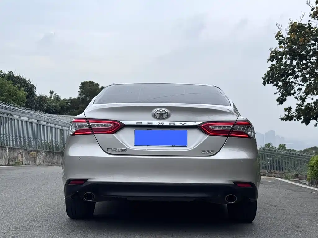 Toyota Camry 2021 — фото 8