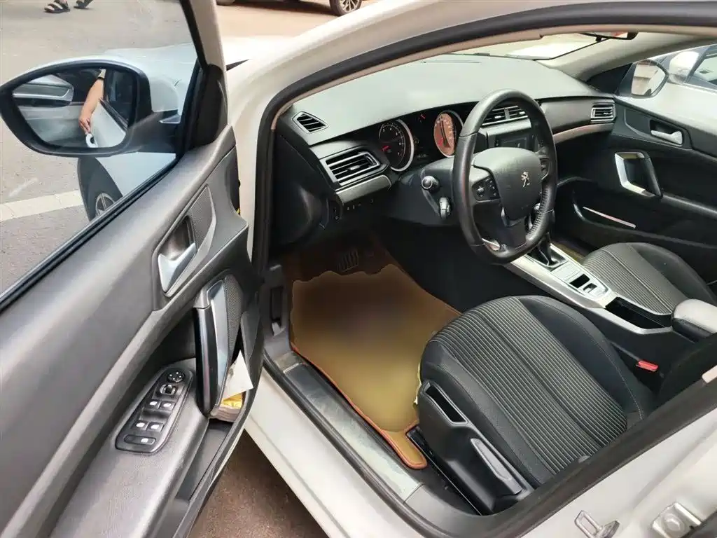 Peugeot 408 2015 — фото 12