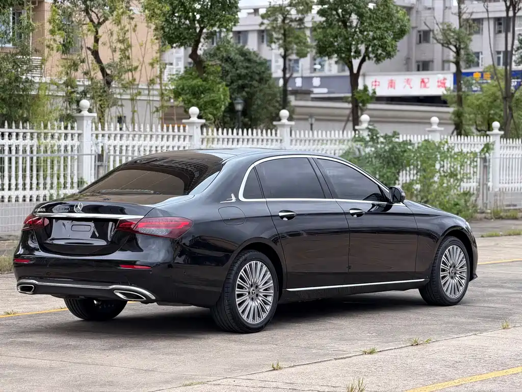 Mercedes-Benz E-Class 2022 — фото 10