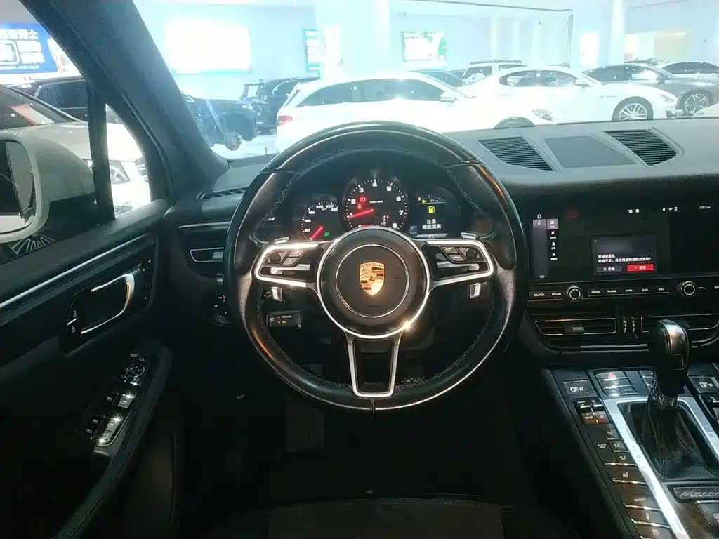 Porsche Macan 2019 — фото 11