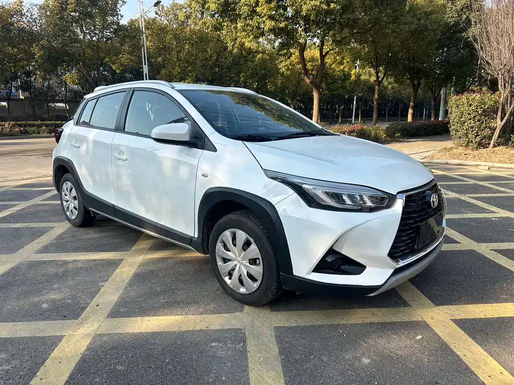 Toyota Yaris L 2022 — фото 3