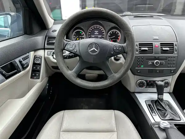 Mercedes-Benz C-Class 2010