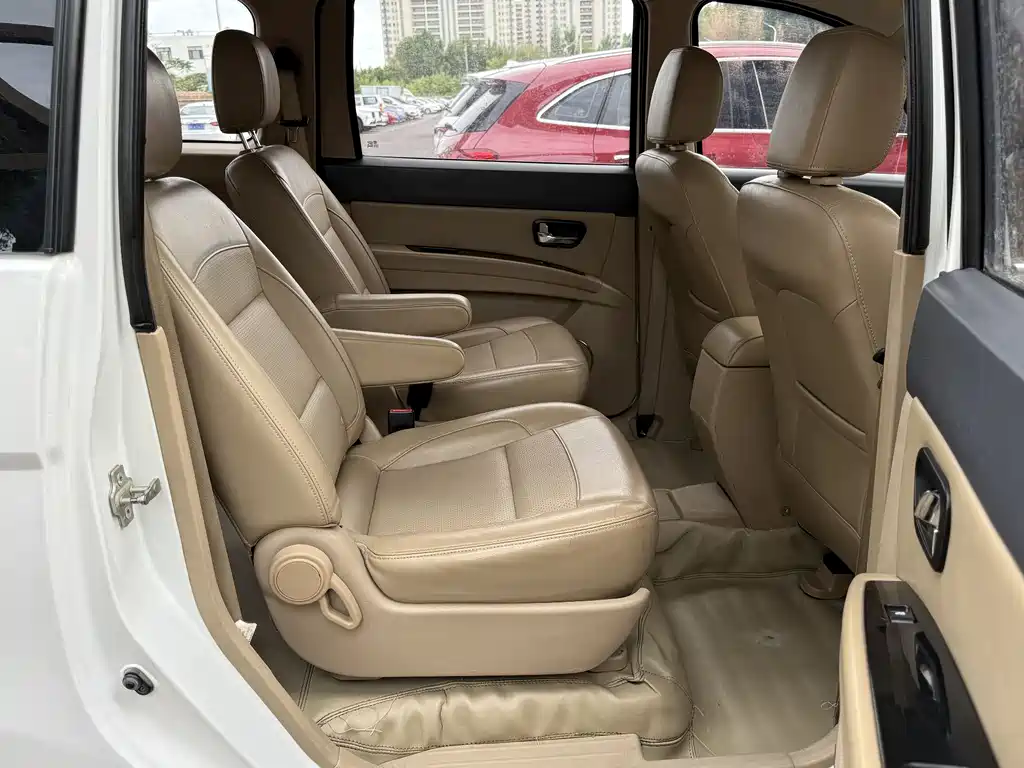 Wuling Hongguang 2014 — фото 15