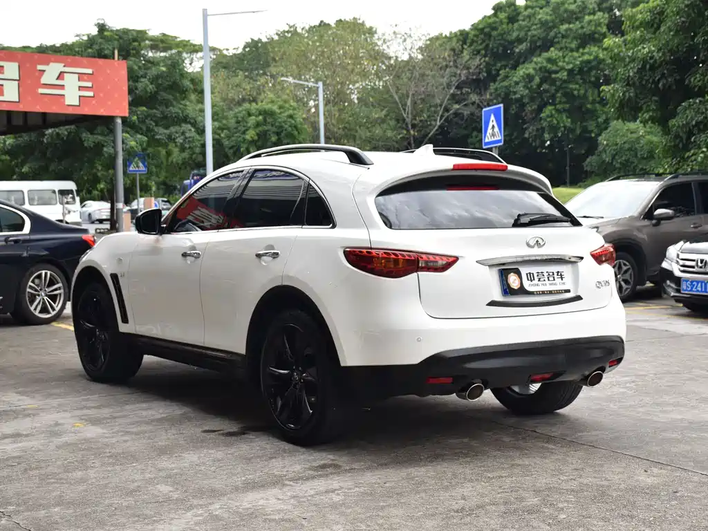 Infiniti QX70 2016 — фото 18