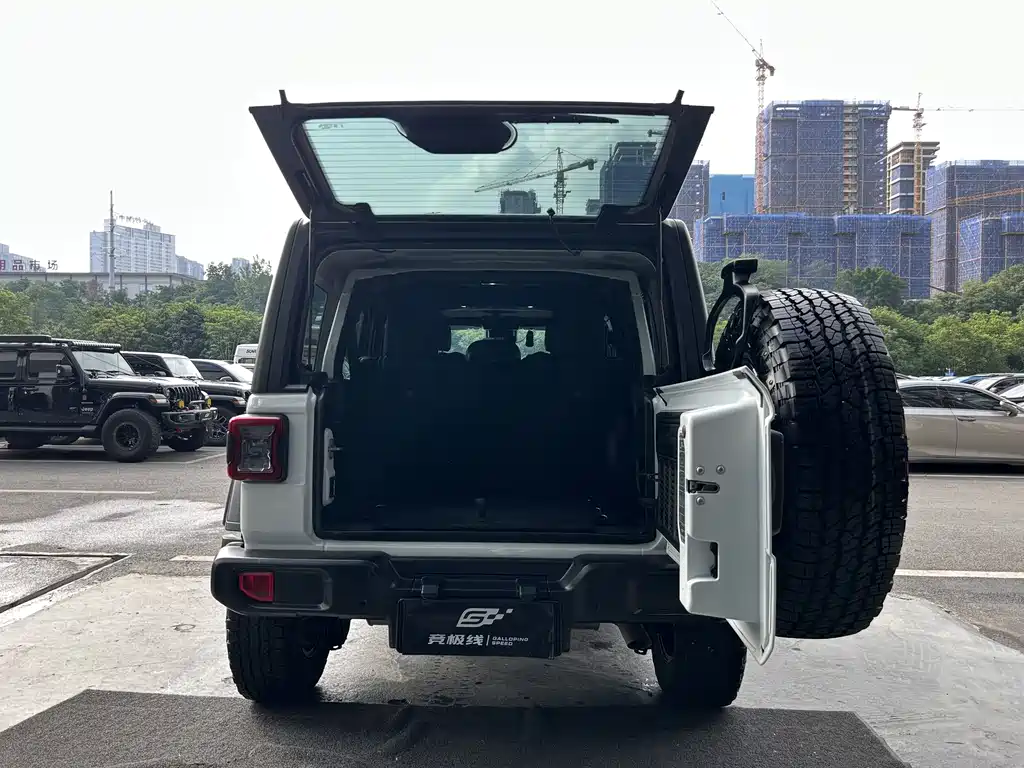 Jeep Wrangler 2023 — фото 16