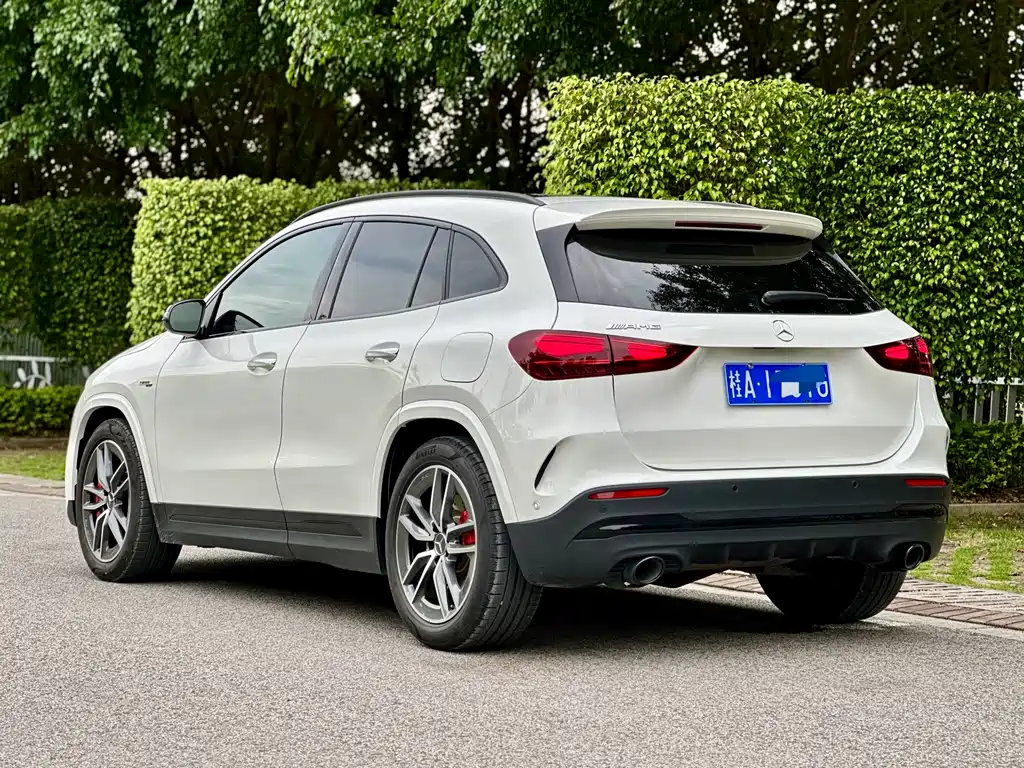 Mercedes-Benz GLA AMG 2024 — фото 4