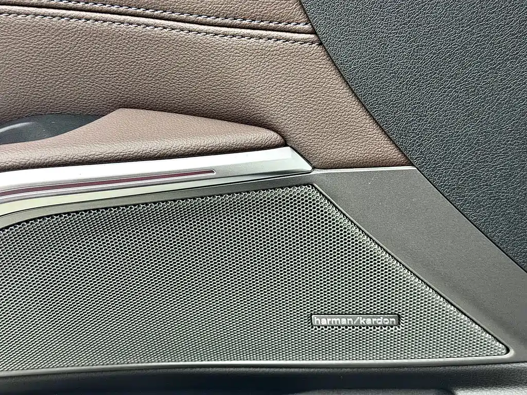 BMW 3 Series 2025 — фото 19