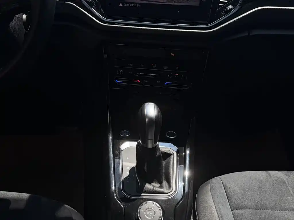 Volkswagen T-Roc 2022 — фото 13