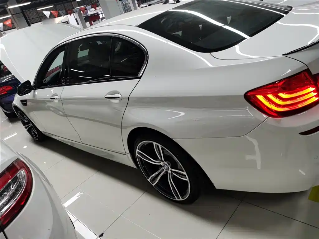 BMW 5 Series 2015 — фото 21