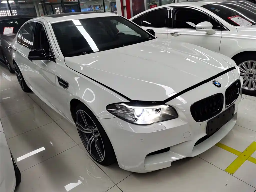 BMW 5 Series 2015 — фото 20