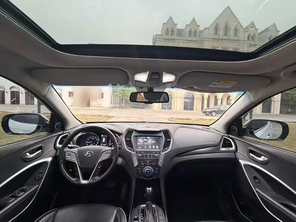 Hyundai Santa Fe 2018 — фото 18