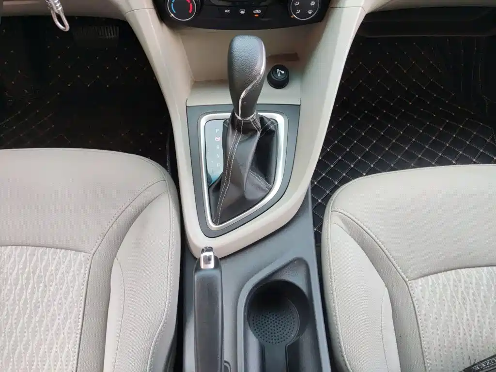 Buick Excelle 2017 — фото 10
