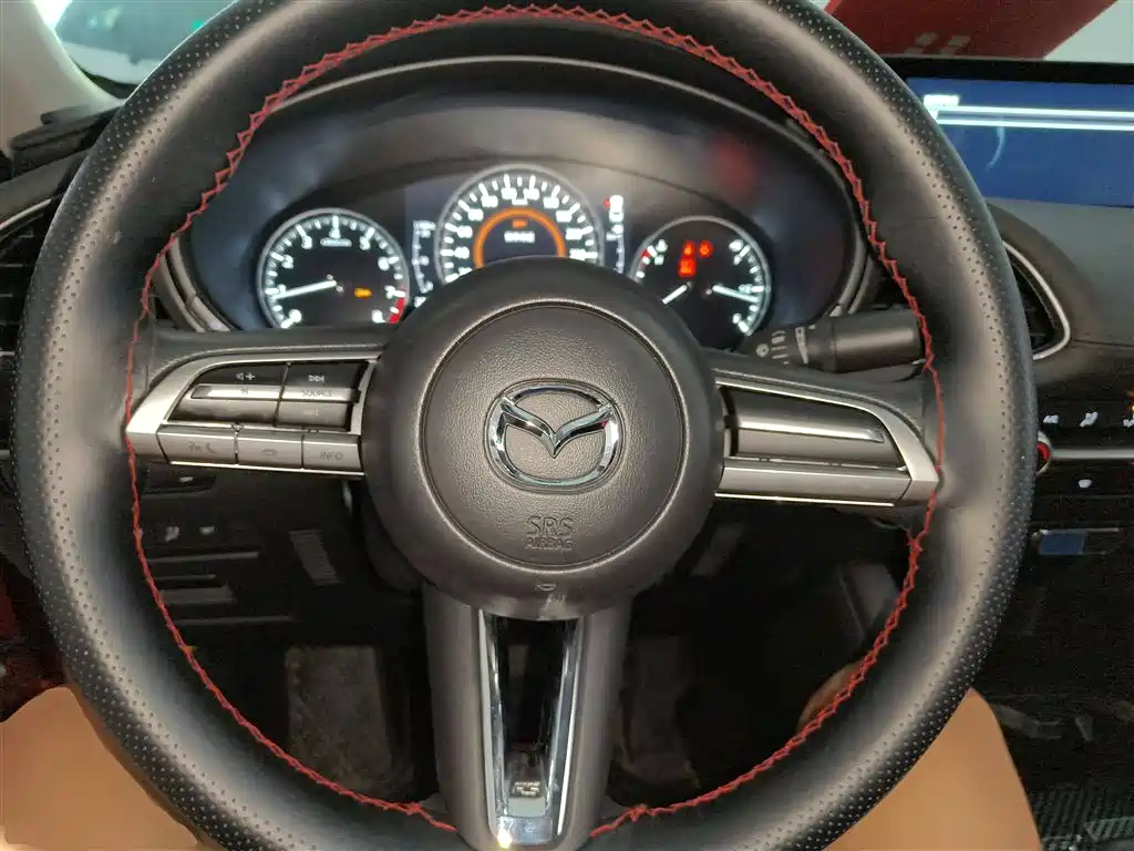Mazda 3 Axela 2022 — фото 11