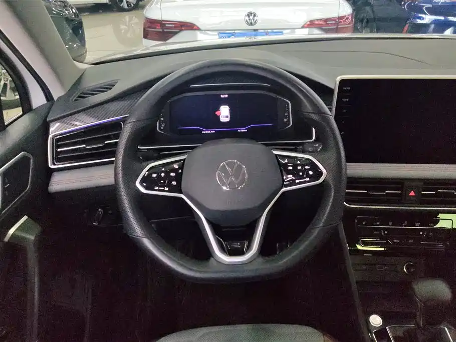 Volkswagen Tiguan L 2022 — фото 15