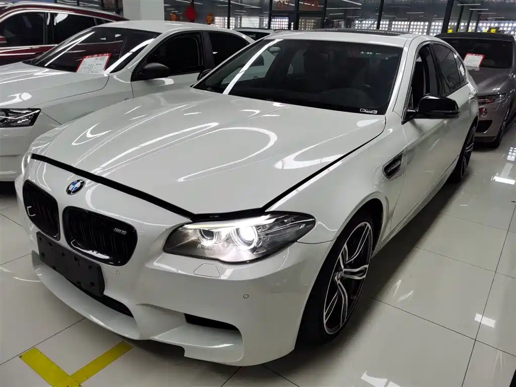 BMW 5 Series 2015 — фото 1