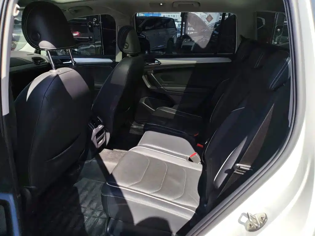 Volkswagen Tiguan L PHEV 2020 — фото 17