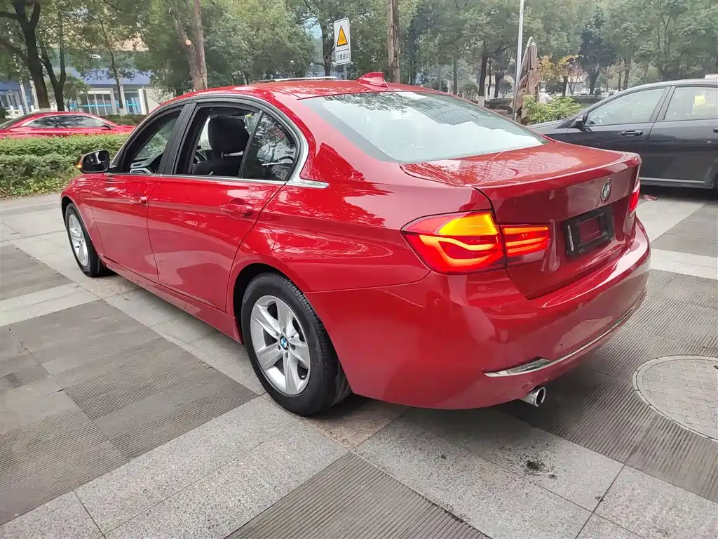 BMW 3 Series 2016 — фото 21